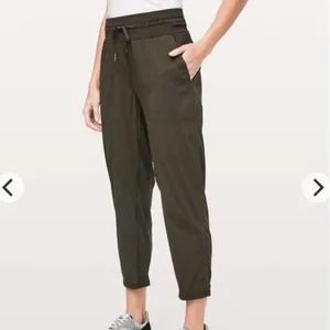 Lululemon Dance Mid Rise Studio‎ Drawcord Crop 25" Gorpcore Sz 6 LW6AVQS thumbnail 7
