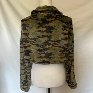 Y2K Urban Outfitters Camo Fuzzy Crop Pullover Womens Jacket Sz S Grunge Indie thumbnail 8