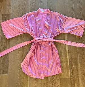 Jayre Hot Pink Satin Pinstripe Kimono Robe gently worn thumbnail 1