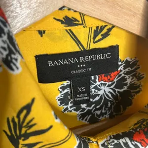 Banana Republic‎ Women’s Yellow Floral Long Sleeve Collared Shirt Size XS thumbnail 2