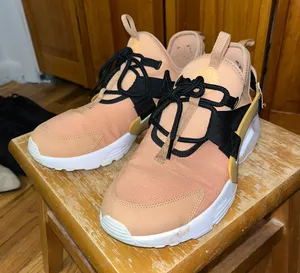 Nike Sneakers thumbnail 1