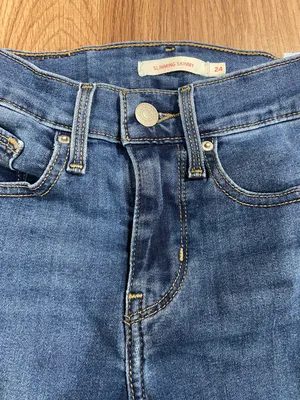 Levi's Slimming Skinny Jeans thumbnail 3