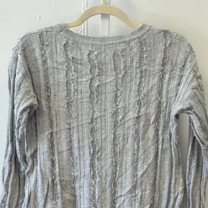 Harper Lane Heather Gray Fringed Textured Knit Crew Neck Sweater‎ Medium thumbnail 5