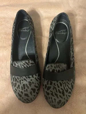 Dansko Leopard Print Haircalf Leather Loafers Flats Size 39 thumbnail 1