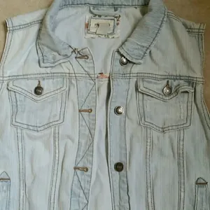 ✨HP✨F21 Light Wash Sleeveless Jean Jacket✨ thumbnail 5