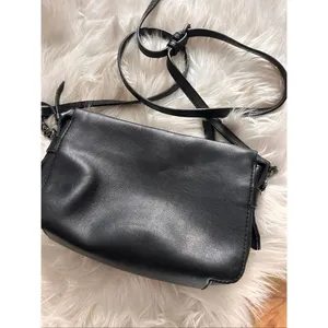Vera Wang Black Sling Bag Crossbody Wallet Phone Purse thumbnail 3