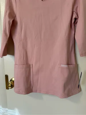Jaanuu Zoe Slim 3/4-Sleeve Scrub Top Notched Neck Pink NWT Size S thumbnail 4