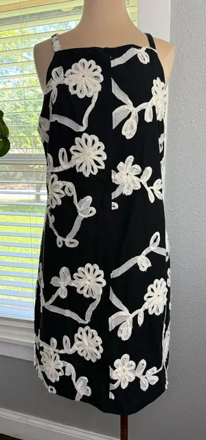 NWT THML 3D Ribbon Embroidery/Applique Size Small Black & Cream thumbnail 1