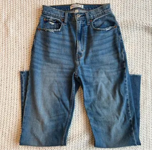 Abercrombie The Ankle Straight Ultra High-Rise Blue Jean thumbnail 1