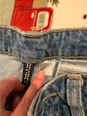 H&M Ripped Jeans thumbnail 3