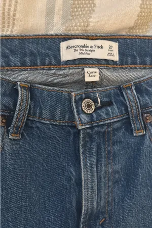 Abercrombie 90s Curve Love Jeans Straight Mid-Rise thumbnail 2