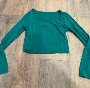 Amazon green long sleeve thumbnail 1