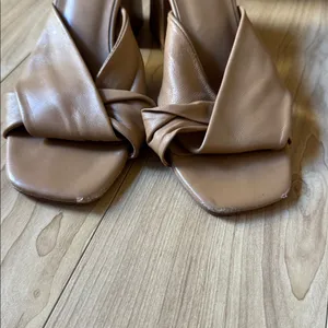 RAYE Women's Tan Block Heel Mules thumbnail 2