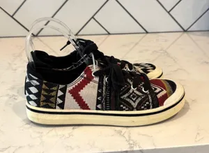 KEEN Elsa IV sneakers with a tribal Aztec indigenous patchwork pattern size 7 thumbnail 1