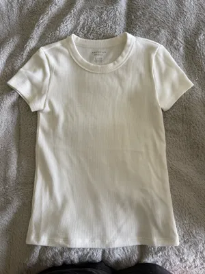 American Eagle fitted cream ribbed tshirt thumbnail 1