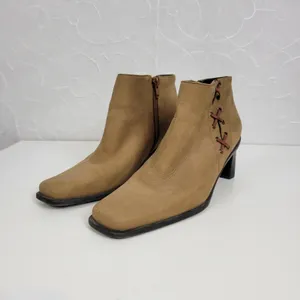 Etienne Aigner Womens Boots Size 7.5 Brown Suede Block Heels Ankle High thumbnail 7