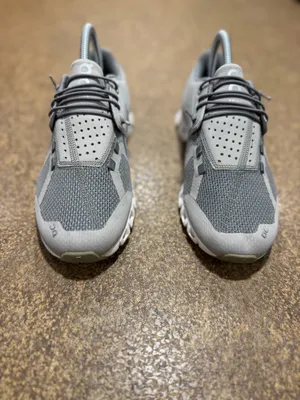 Woman 6.5 On Clouds  thumbnail 2