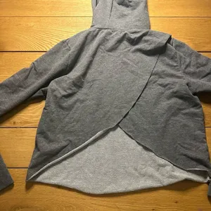 Gymshark cropped hoodie medium gray thumbnail 7