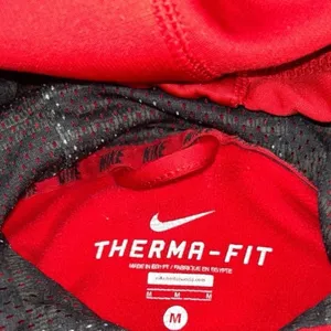 ✅ Nike Crimson Hoodie with Ebony Swoosh excellent condition women size M thumbnail 11