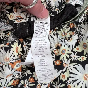 Patagonia Womens Baggies Shorts Floral Daisy Print Black White Small thumbnail 4