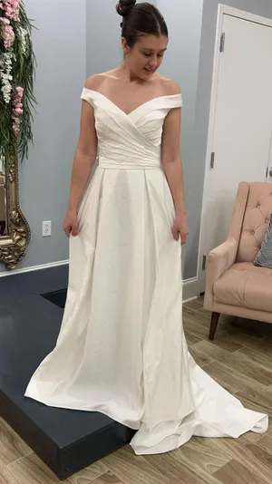 Wedding Dress White Size 10 thumbnail 3