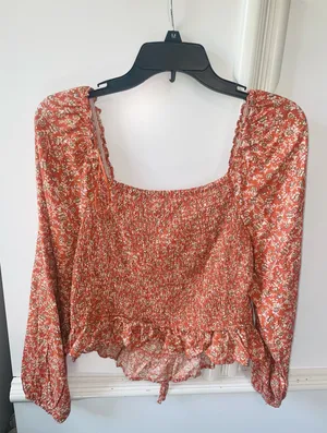 Floral Smocked Puff Sleeve Crop Blouse thumbnail 3
