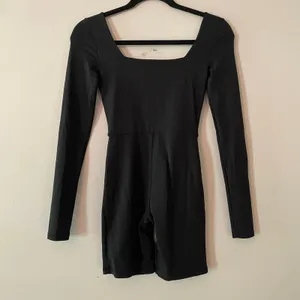 Aritzia Babaton Contour Black Long Sleeve One Piece Romper Active Women size XS thumbnail 6