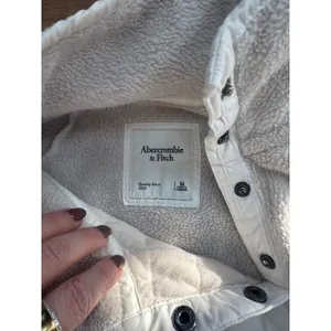 Abercrombie &‎ Fitch Cream Fleece Pullover M Minimalist Neutral Winter Essential thumbnail 4