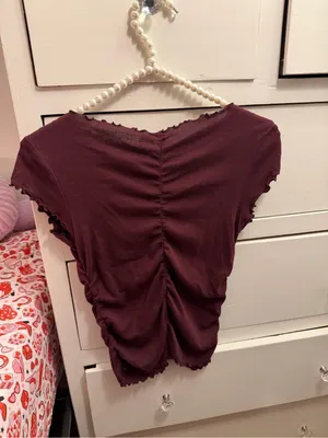 H&M Size Medium Casual Burgundy Red Ruched Lettuce Edge Short Sleeve Top thumbnail 2