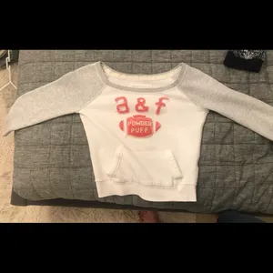 Super cute off the shoulder sweatshirt Size undefined thumbnail 2