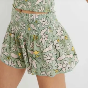 Aerie Real‎ Good Floral High Rise Smocked Shorts thumbnail 1
