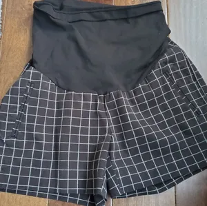 Maternity black shorts size small by a pea in the pod brand new never wo… thumbnail 1