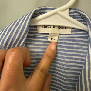 Cloth & Stone Blue Striped Button-Down Midi Dress Size: XS thumbnail 6