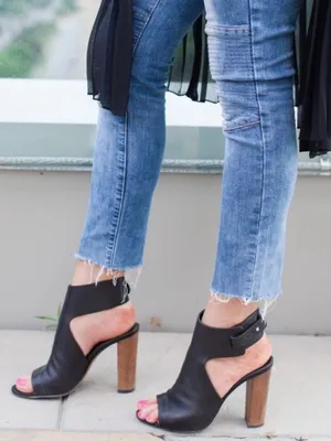 Vince‎ Addie Winter Leather Peep Toe Ankle Strap Wood Block Heel Sandal Black thumbnail 2