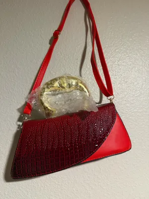 Elegant work bag in good condition. Perfect for the office or everyday professional use. Spacious, practical, and stylish enough to carry your daily essentials. Please check the photos for details and condition. thumbnail 2