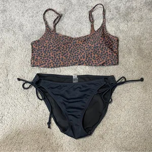 Victoria’s Secret bikini bottom Small Old Navy Scoop Neck Bikini‎ top size M thumbnail 1