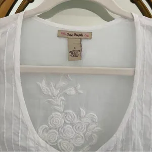 Free People vintage White cotton Embroidered Boho Tie-Front Top, size S thumbnail 2