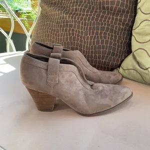 Charles by Charles‎ David Heeled Ankle Boots 7.5 thumbnail 4