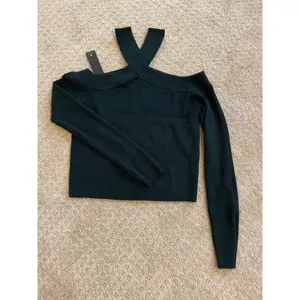 NWT- Lulus Green Ribbed Cold Shoulder Cropped Sweater Top M thumbnail 4