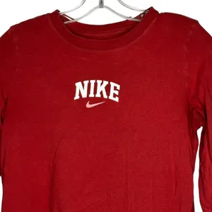The Nike Tee Long Sleeved T-Shirt thumbnail 2