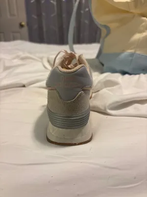 Pink and grey new balance shoes thumbnail 3
