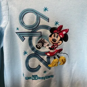 Walt Disney‎ World 2019 Quilted Crewneck Baby Blue Graphic Character Long Sleeve thumbnail 2