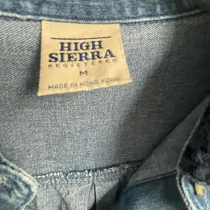 High Sierra Vintage Penguin Holiday Denim Button Up Sz Shirt Medium Jean Christmas thumbnail 4