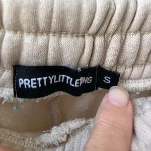 PLT PrettyLittleThing Beige Cream Badge Detail Straight Leg Fleece Sweatpants S thumbnail 5