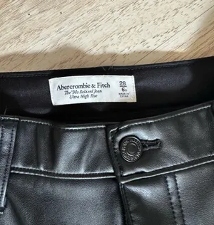 Abercrombie Curve Love Leather 90s Relaxed Pant thumbnail 4