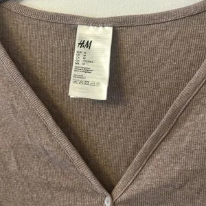 H&M Brown V-Neckline Long Sleeves Button Front Cardigan Sweater Size Medium thumbnail 2