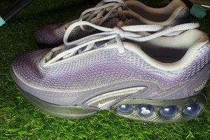Women’s Nike purple gradient size 8 thumbnail 1
