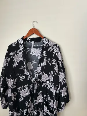 Spiritual Gangster black and white floral kimono thumbnail 2