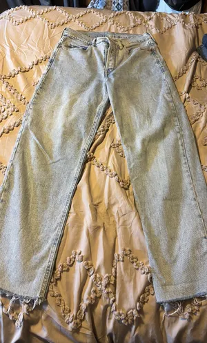 Old Navy Sky High Straight Leg Jeans thumbnail 1