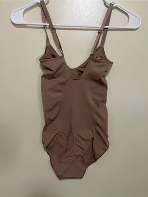 SKIMS Seamless Sculpting Bodysuit - Taupe thumbnail 3